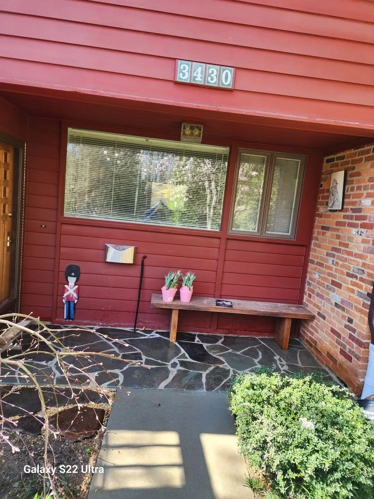 Expert garden landscaping with custom design in Herndon, VA by Portillo Landscape