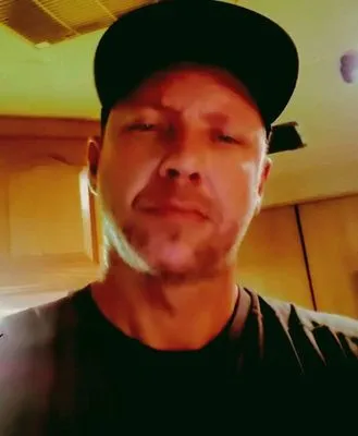 Posten's Lawn Service Logo