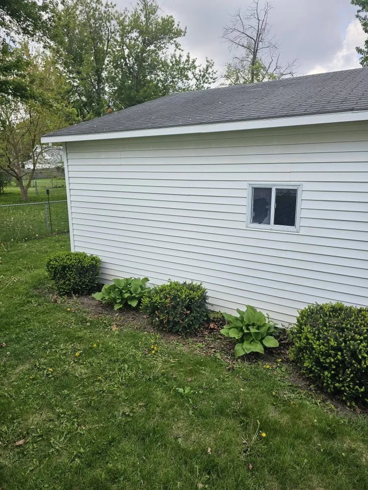 Expert garden landscaping for beautiful yards across DeKalb, IL - Potters Ground Control