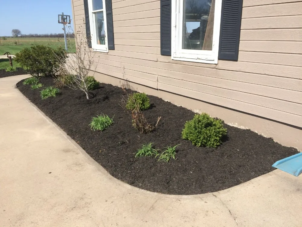 Custom garden landscaping experts serving Olathe, KS - Potter's Touch Landscaping