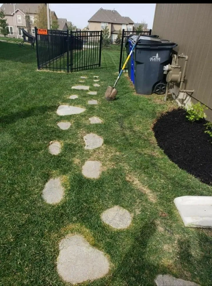 Professional yard maintenance in Olathe, KS - Potter's Touch Landscaping