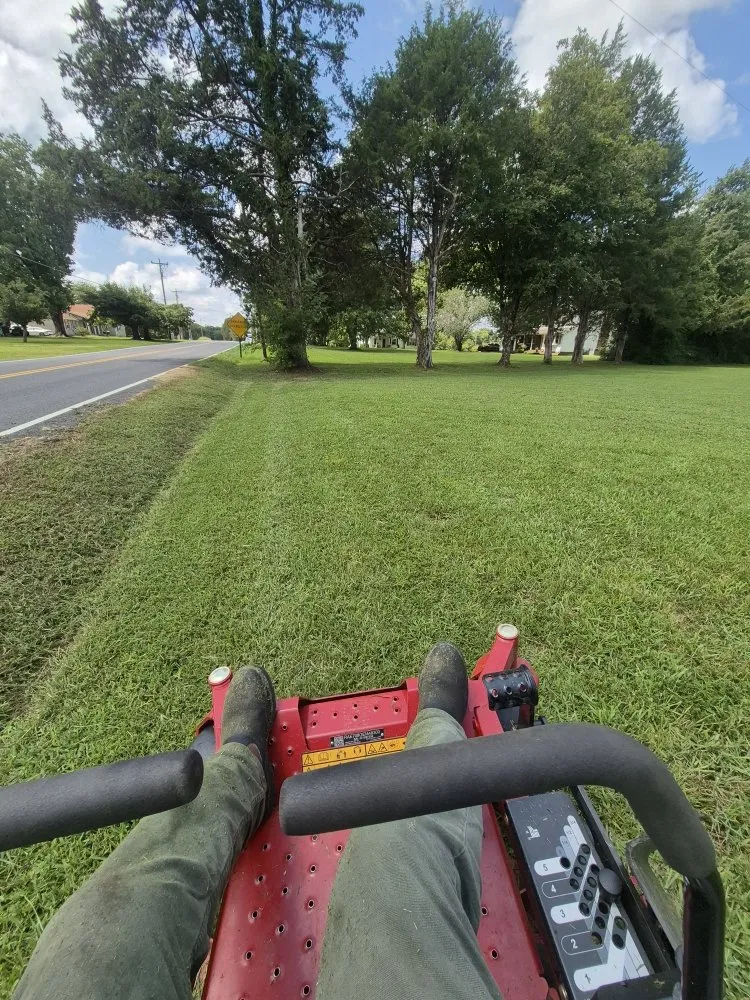 Local residential landscaping experts serving Bell Buckle, TN - Poverty hill lawn care