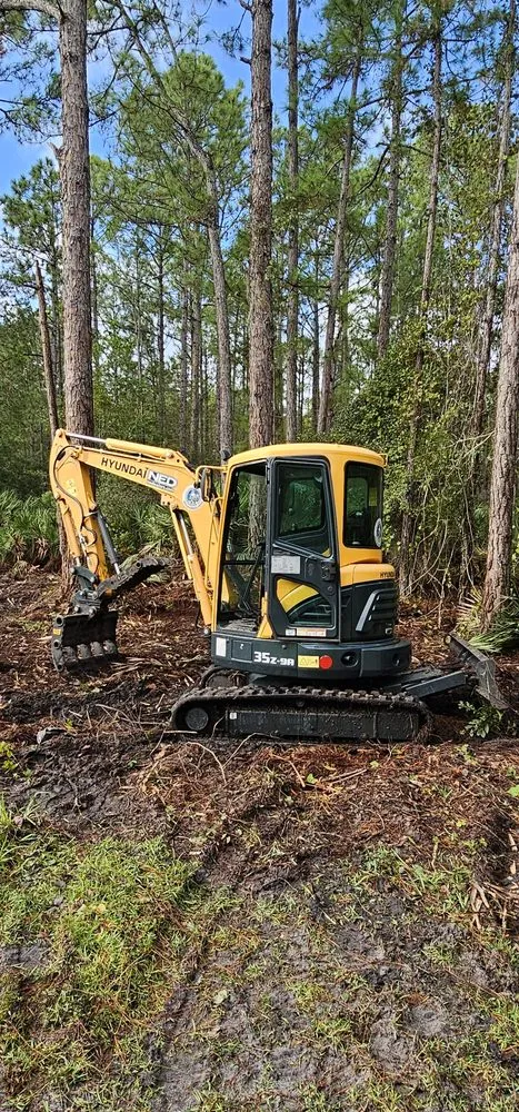 Custom outdoor landscaping in Deltona, FL by Powell Environmental Services