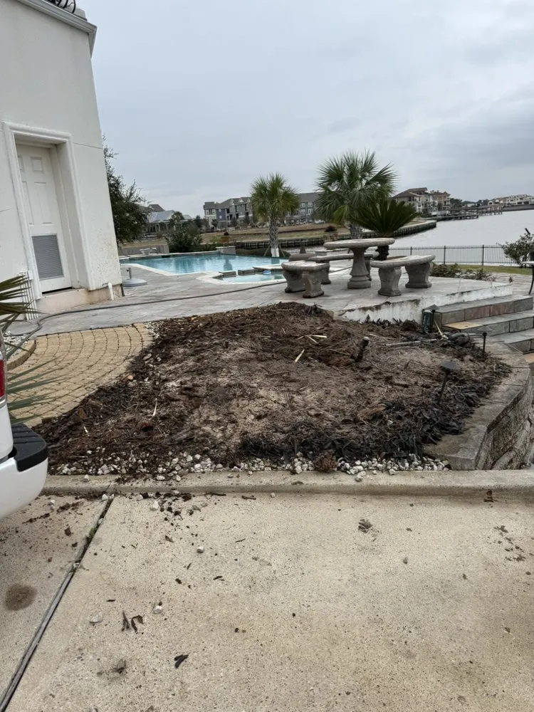 Professional yard cleanup service for homes in League City, TX by Power 2 Clean