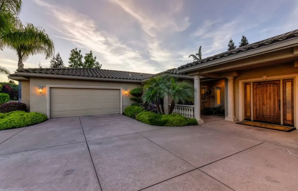 Local lawn care service in Kendall, FL by Power One Industries