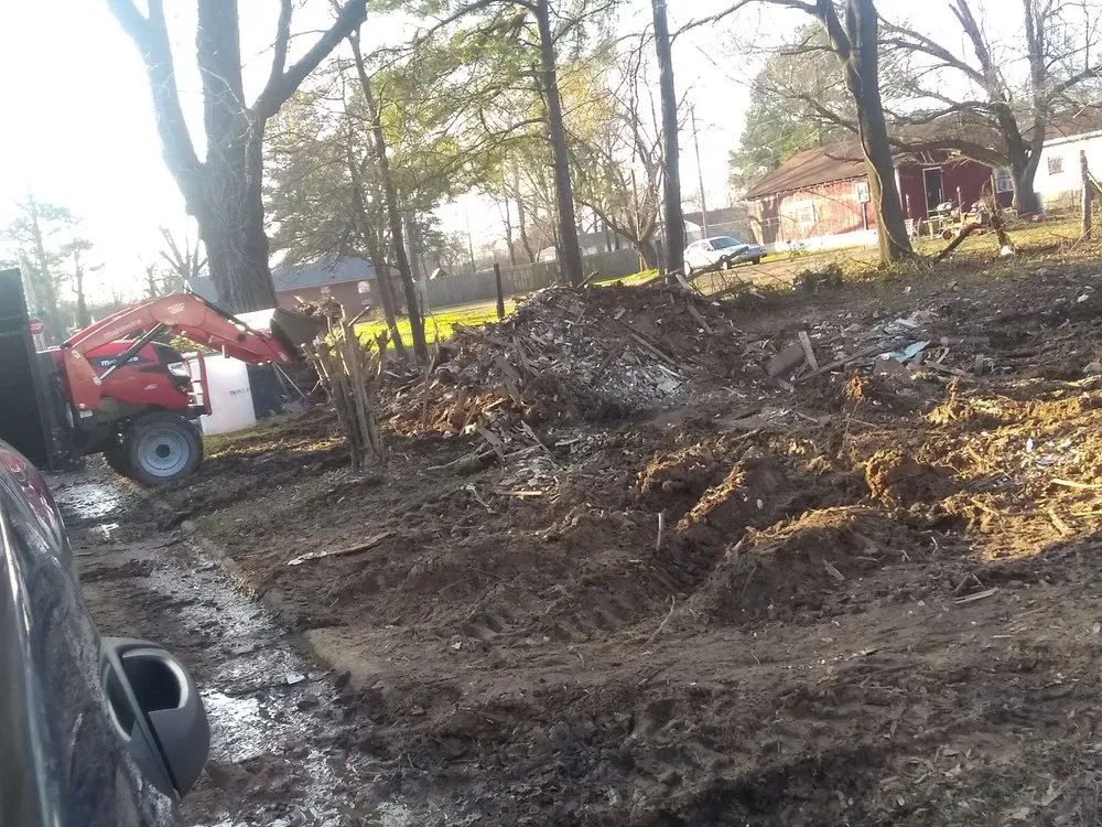 Custom lawn mowing service for homes in Texarkana, TX by P&P Junk Busters