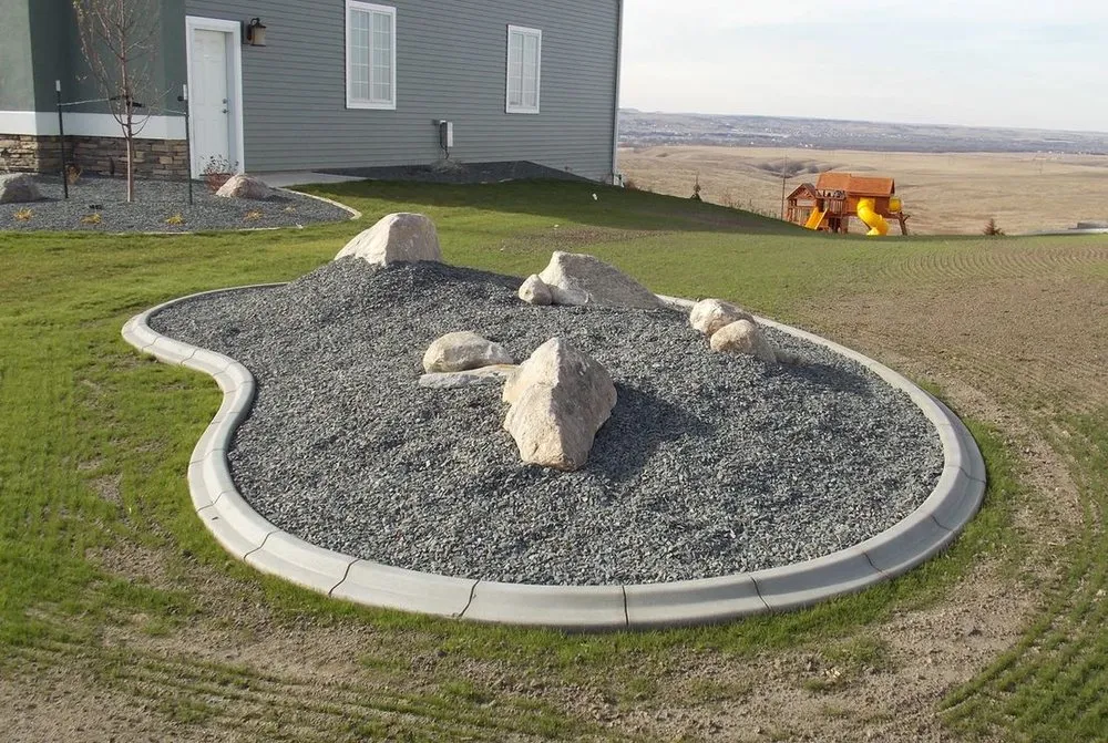 Top-rated yard maintenance for year-round maintenance in Oologah, OK by PR Curbing