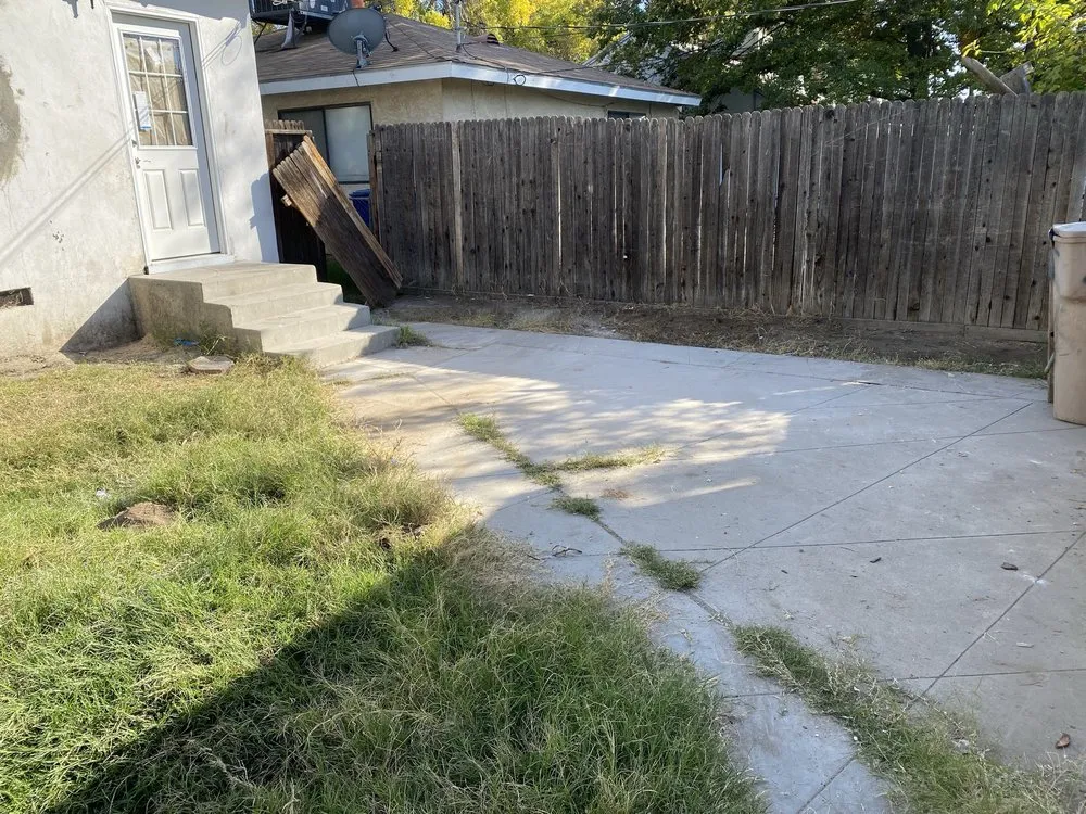 Reliable lawn care service in Bakersfield, CA - Prados Hauling Junk