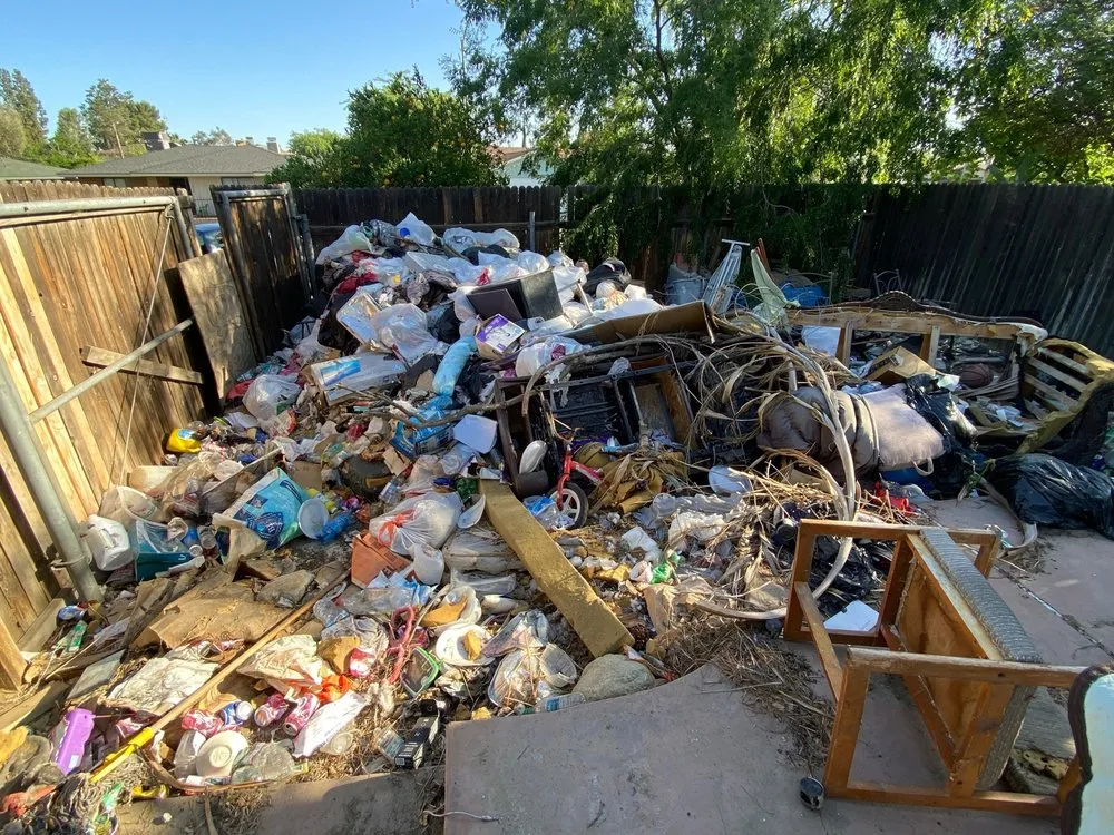 Top-rated yard cleanup service for homes across Bakersfield, CA - Prados Hauling Junk
