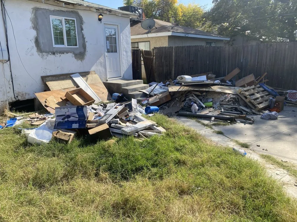 Custom yard maintenance in Bakersfield, CA - Prados Hauling Junk