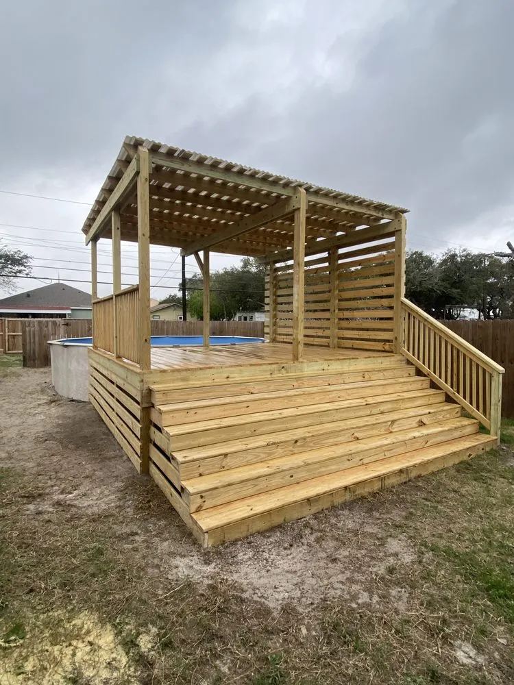 Custom outdoor landscaping in Aransas Pass, TX - Precision Cuts