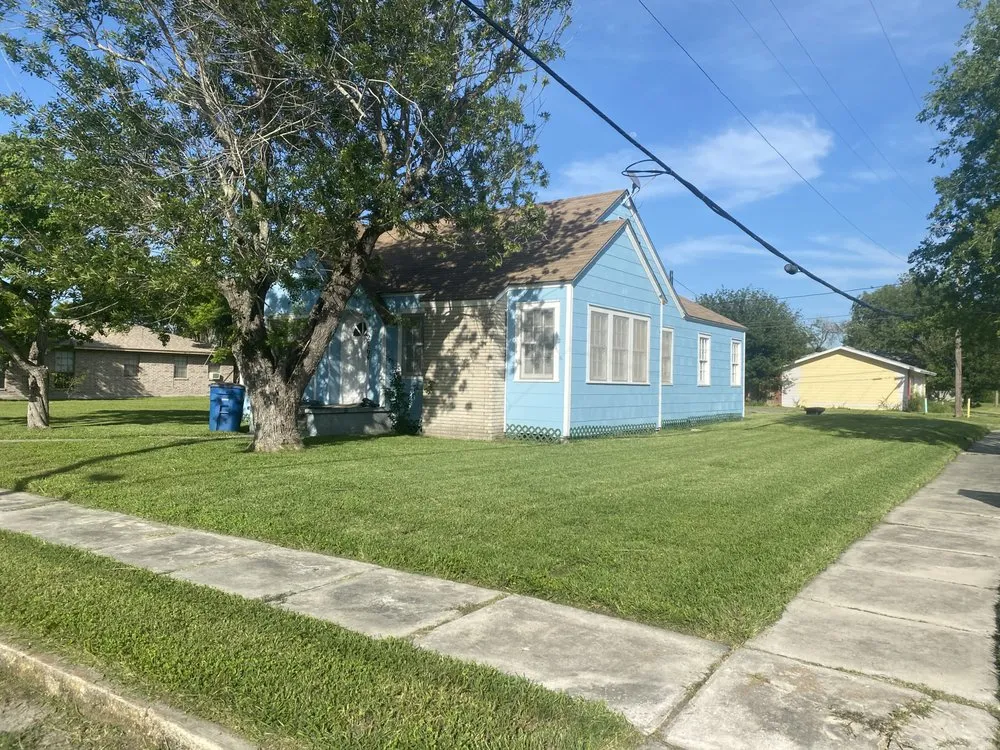 Professional landscape design experts serving Aransas Pass, TX - Precision Cuts