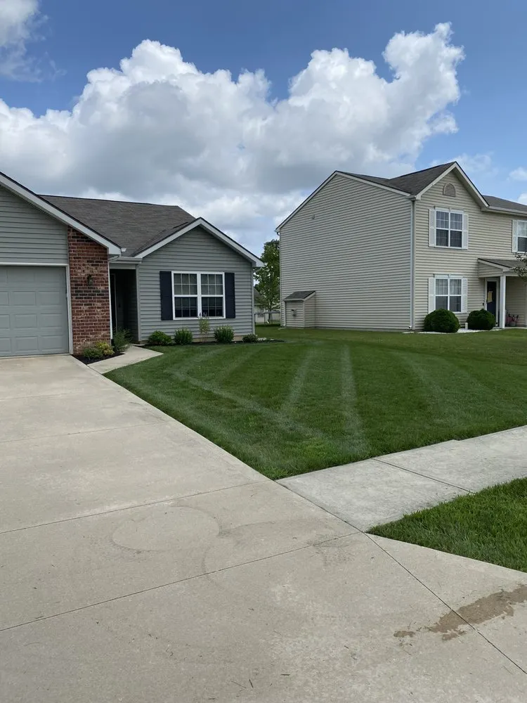 Professional garden landscaping for homes in Fort Wayne, IN by Precision Cuts Landmaintenace