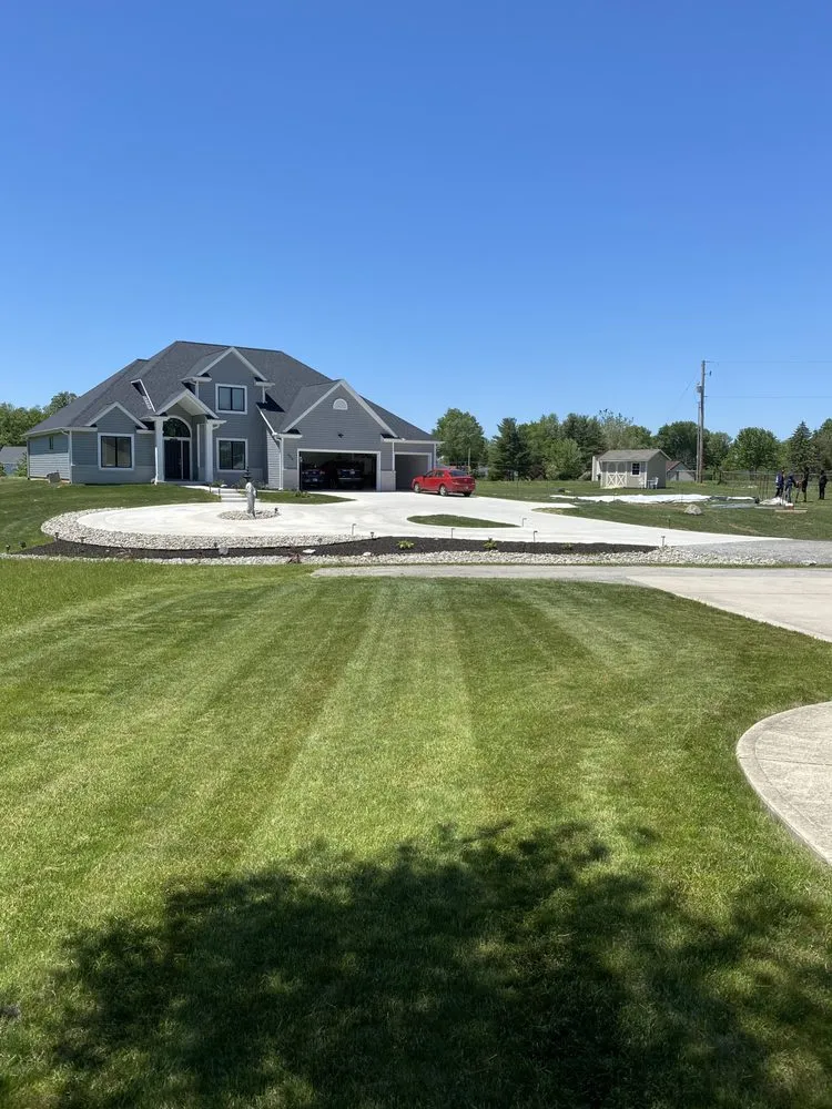 Custom landscaping services in Fort Wayne, IN by Precision Cuts Landmaintenace