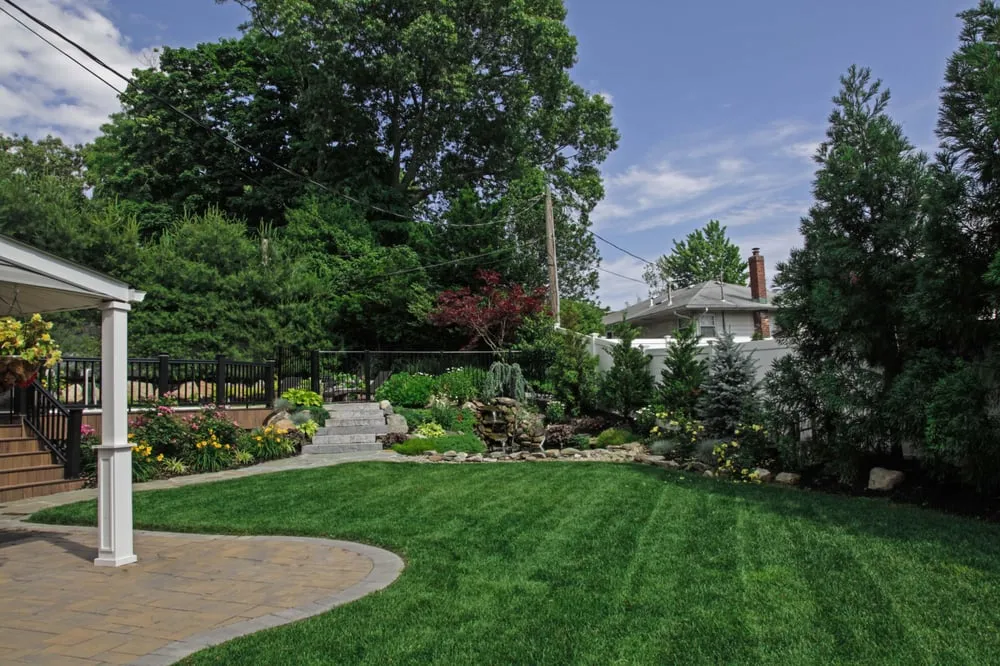 Professional yard maintenance in Bohemia, NY - Precision Enterprises