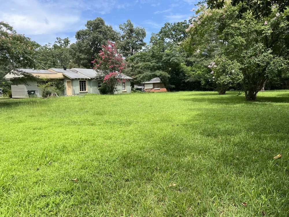 Affordable yard maintenance experts serving West Monroe, LA - Precision Landscaping