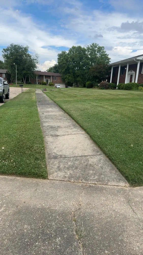 Affordable lawn mowing service experts serving Sikeston, MO - Precision Lawn & Wash