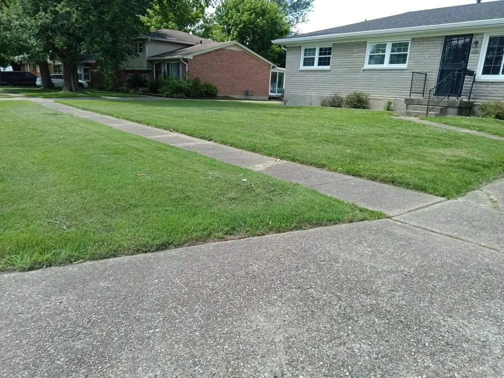 Reliable yard maintenance in Louisville, KY - Precision Lawn Maintenance