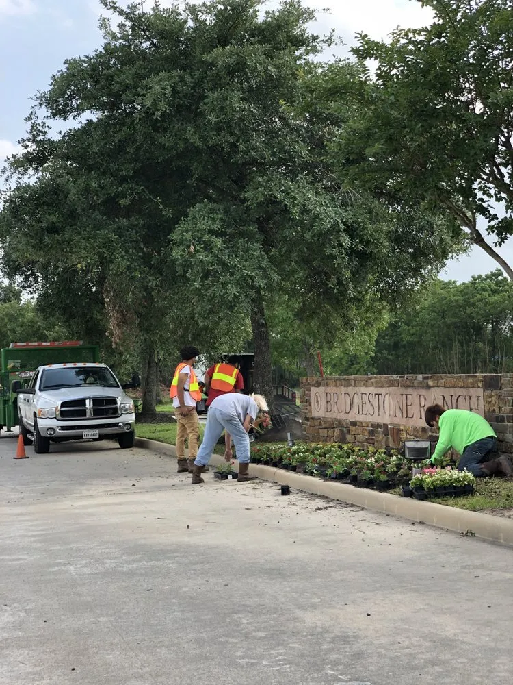 Custom yard maintenance in Houston, TX - Precision Outdoor