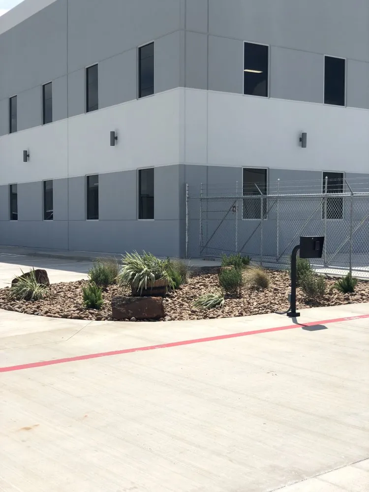 Local yard maintenance experts serving Houston, TX - Precision Outdoor