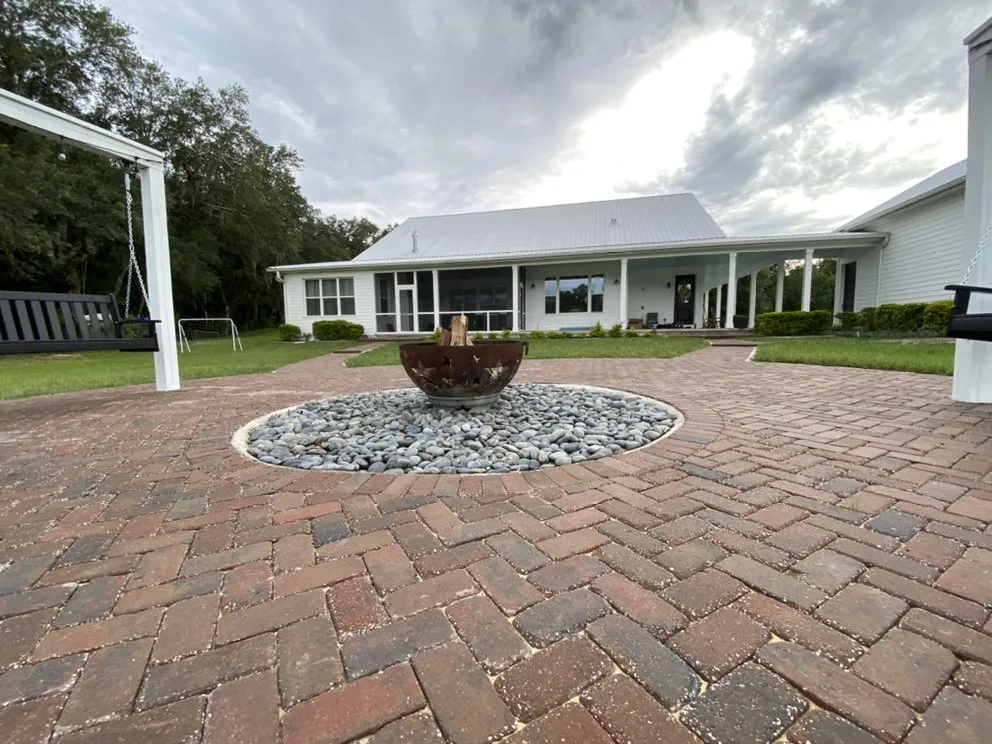 Top-rated garden landscaping for beautiful yards in Oviedo, FL by Preferred Landscape of Central Florida