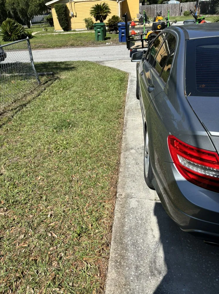 Expert lawn mowing service experts serving Plant City, FL - Preferred Lawn Pros