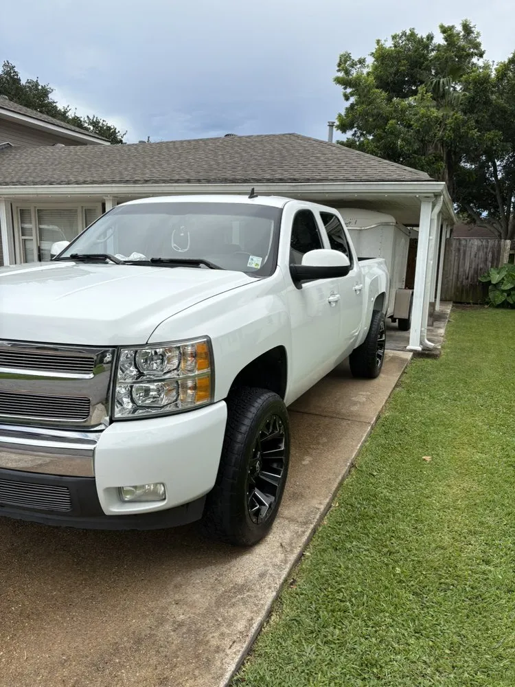 Expert outdoor landscaping for beautiful yards across Metairie, LA - Premier Auto Detailing