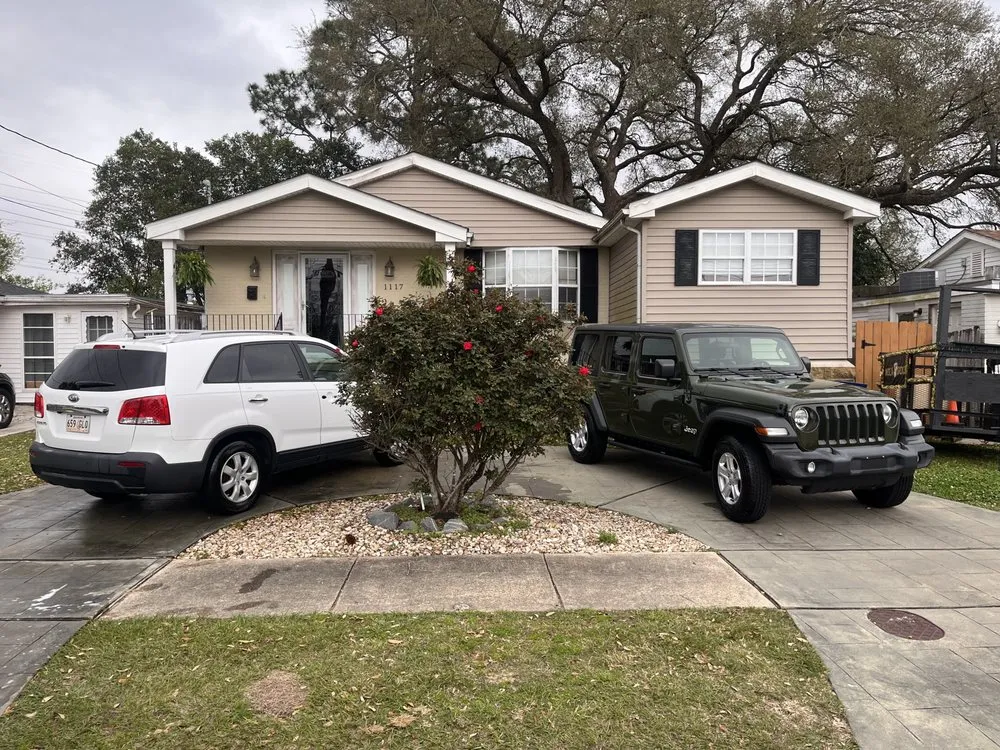 Custom yard cleanup service for year-round maintenance across Metairie, LA - Premier Auto Detailing