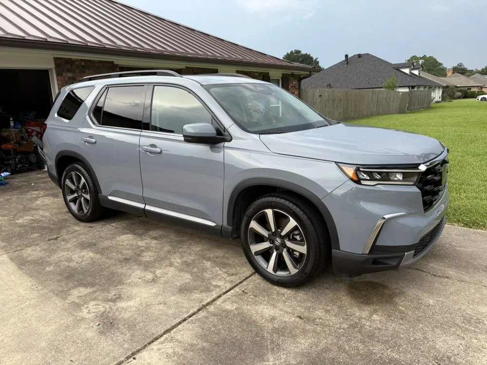 Affordable lawn mowing service in Metairie, LA by Premier Auto Detailing