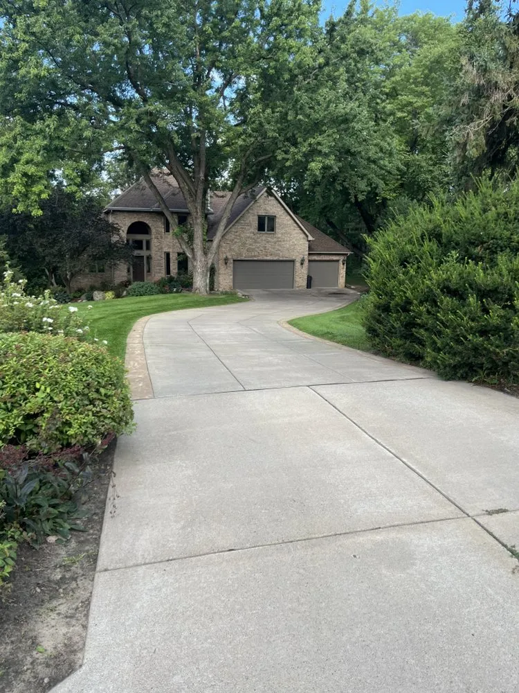 Reliable lawn care service in Bloomington, MN - Premier Grounds