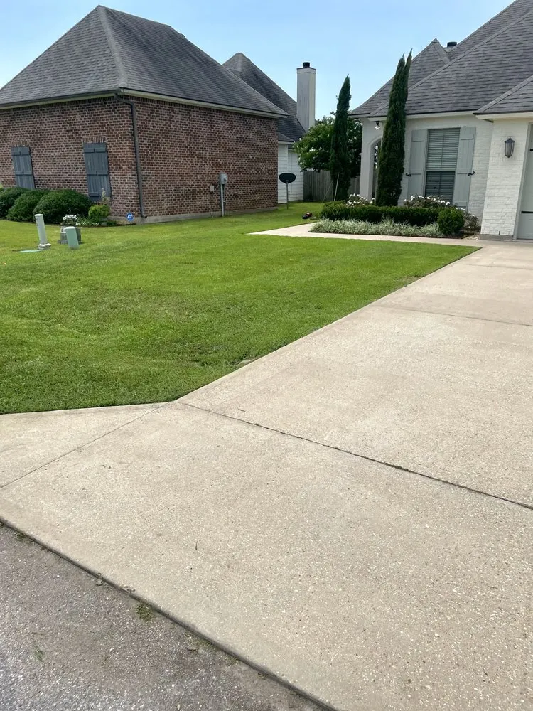 Affordable lawn mowing service in Rayne, LA - Premier Grounds Maintenance