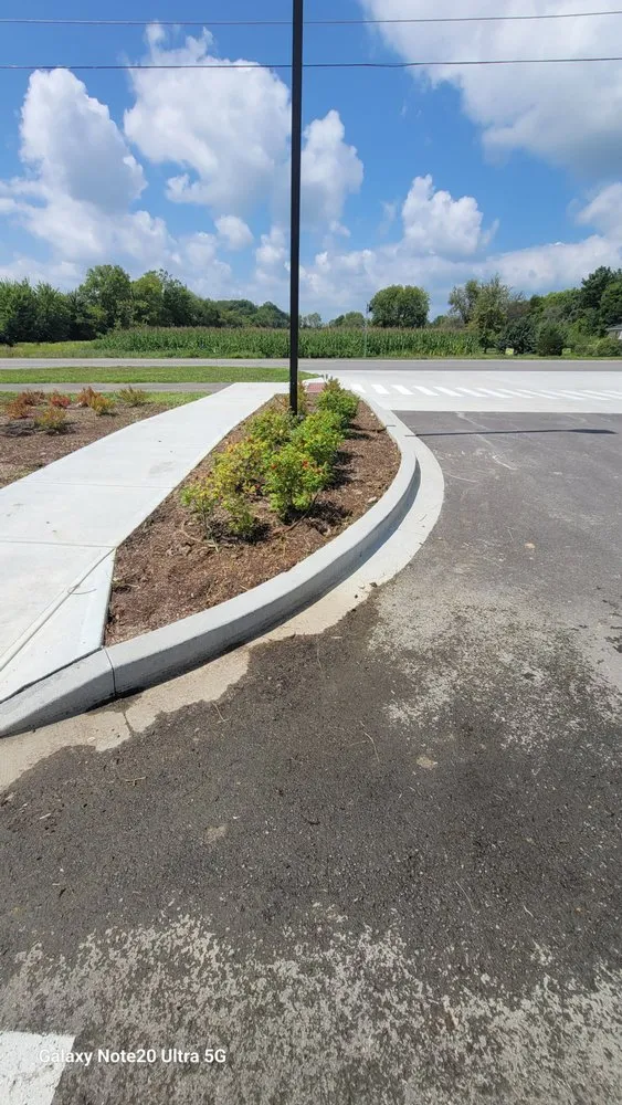 Custom yard maintenance experts serving Indianapolis, IN - Premier Grounds Services