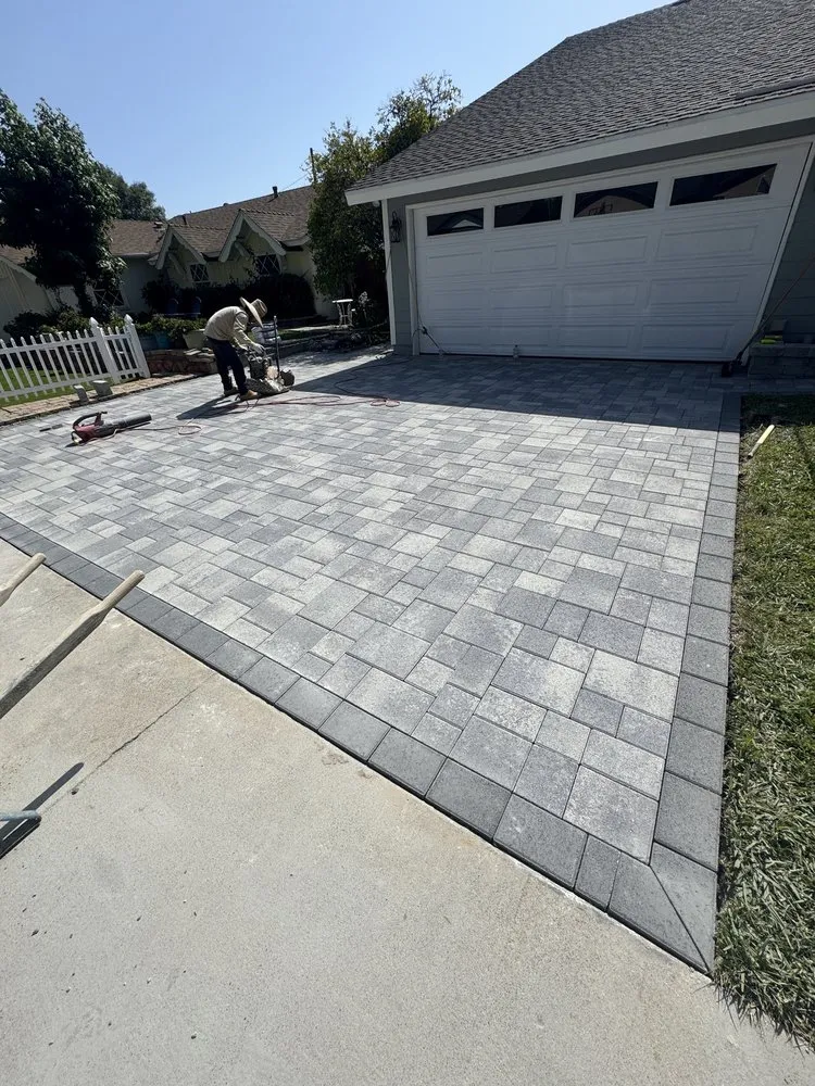 Professional residential landscaping experts serving Los Angeles, CA - Premier Hi End Builders