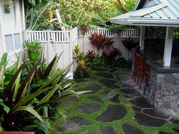 Expert landscaping services for residential properties in Honolulu, HI by Premier Landscaping & Design