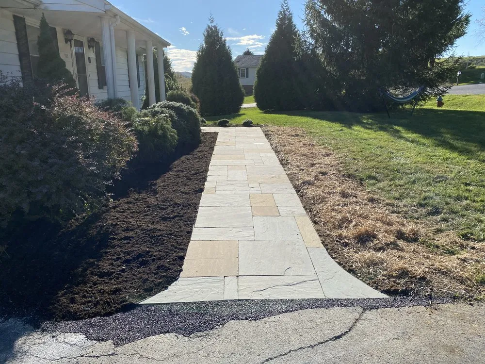 Professional landscaping services experts serving Jacksonville, NC - Premier Lawn & Construction