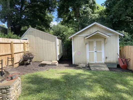 Premier Lawn & Landscaping Logo