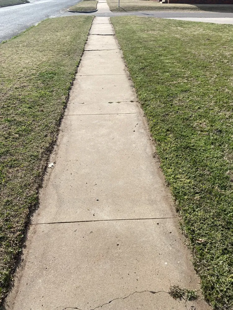 Affordable yard cleanup service for outdoor upgrades across Elk City, OK - Premier Lawn Service