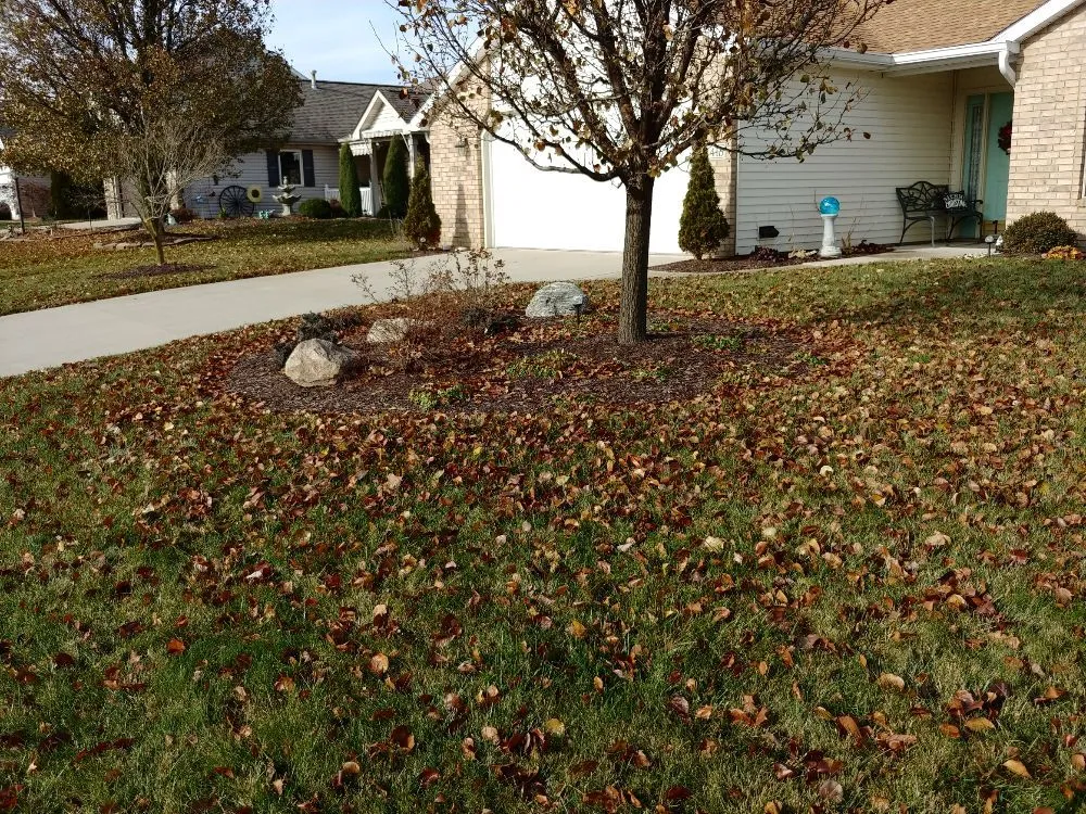 Custom yard maintenance experts serving Fort Wayne, IN - Premier Lawnscapes