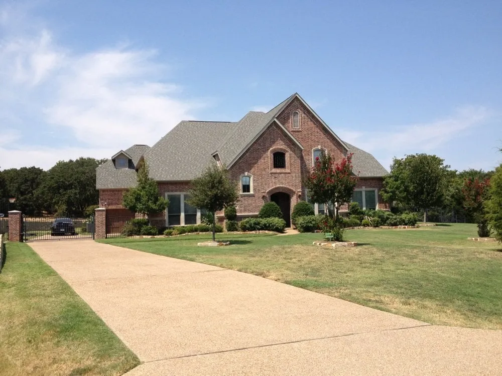 Professional yard maintenance in Fort Worth, TX - Premier Oaks Landscape Management