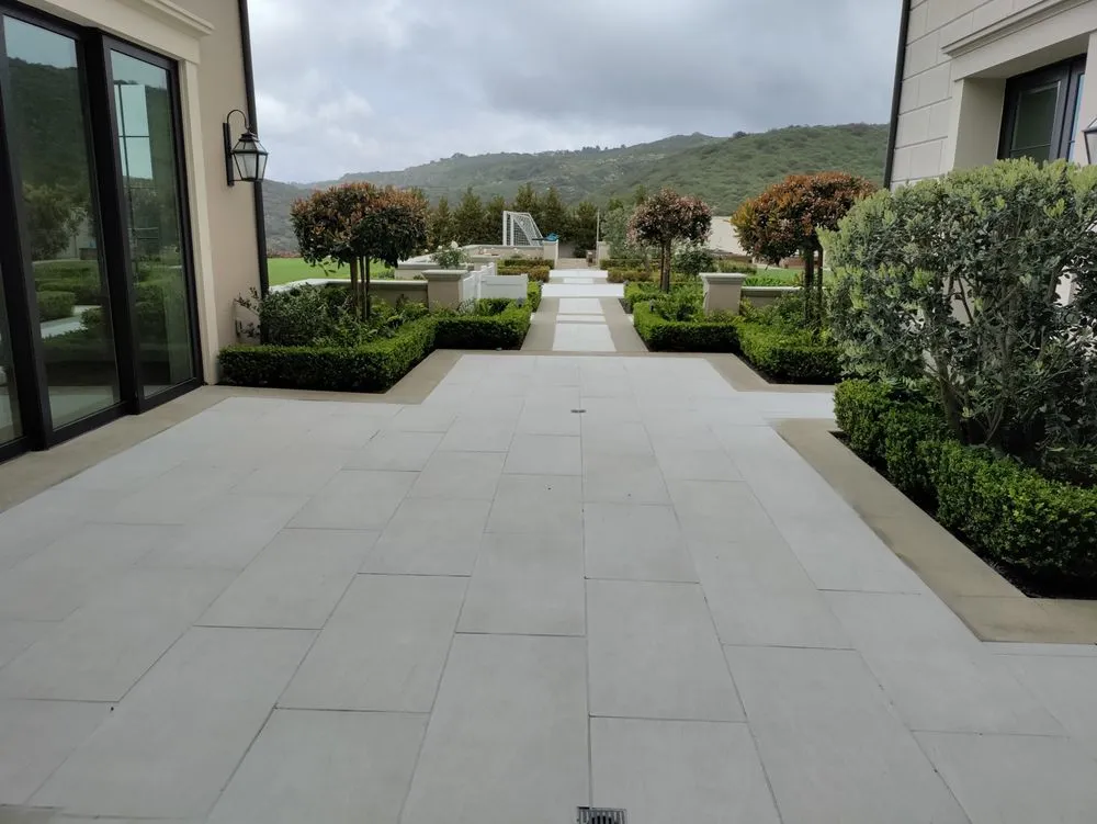 Custom lawn care service experts serving Santa Ana, CA - Premier Smartscape