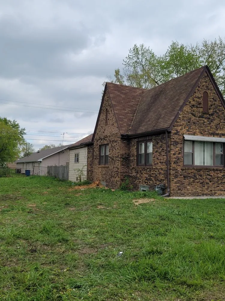 Custom lawn care service experts serving Phoenix, IL - Premier Tree Service and Landscape