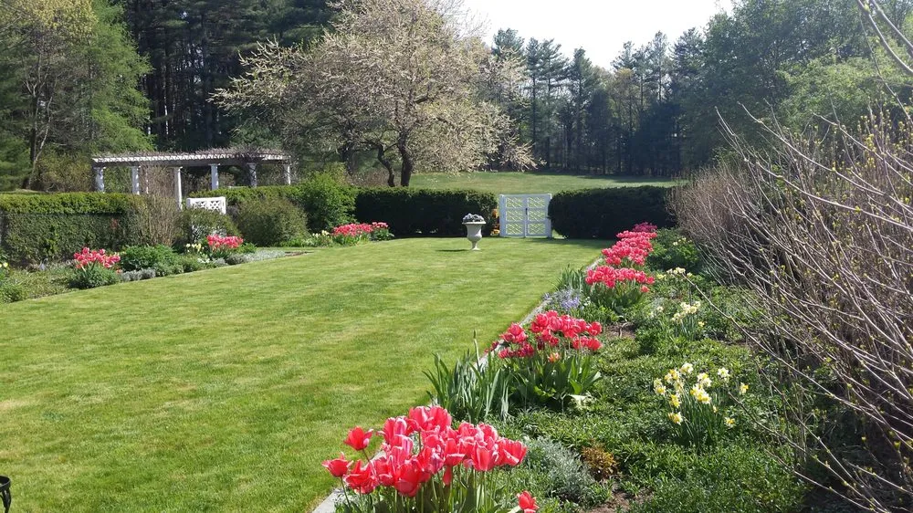 Expert lawn mowing service experts serving Weston, MA - Premiere Landscape