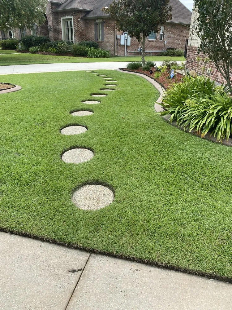 Trusted lawn care service in Baton Rouge, LA - Premium Cuts