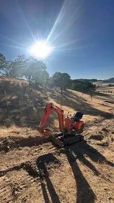 Premium Design & Build Logo