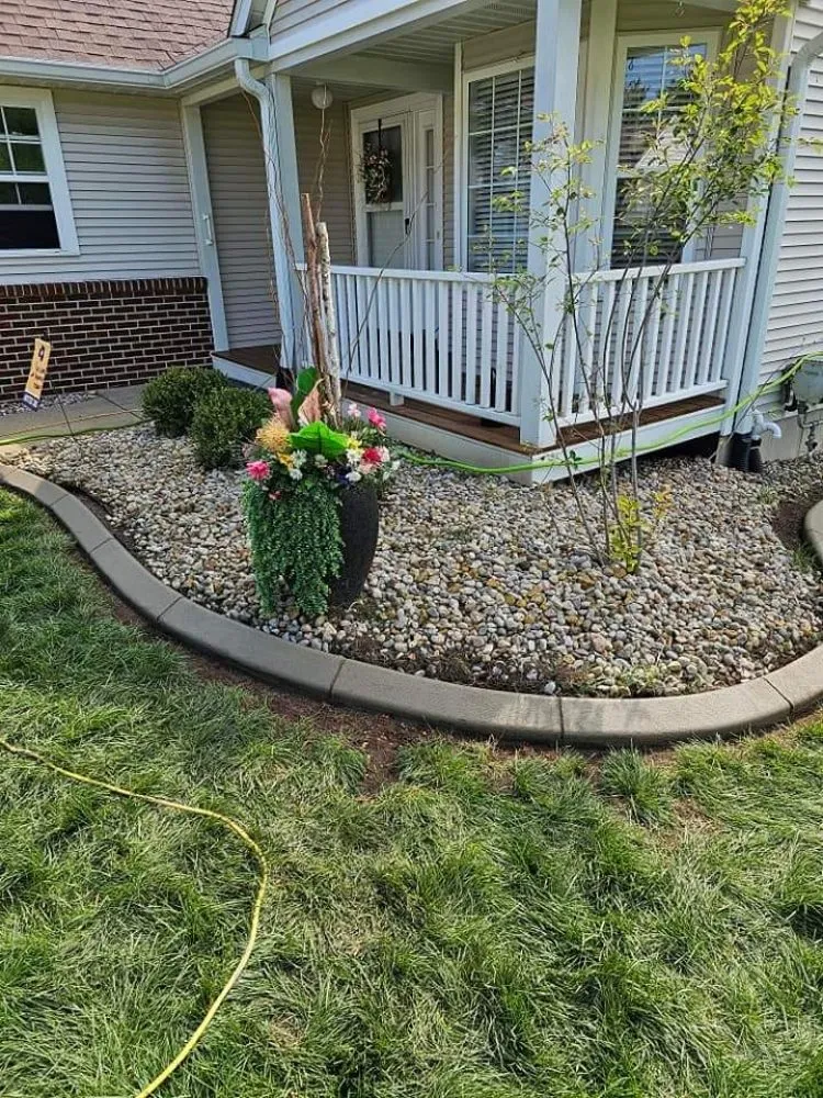 Expert lawn mowing service experts serving Jackson, MI - Premium Edge Curbing