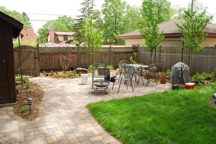 Professional garden landscaping in Oak Forest, IL by Premium Landscaping Company