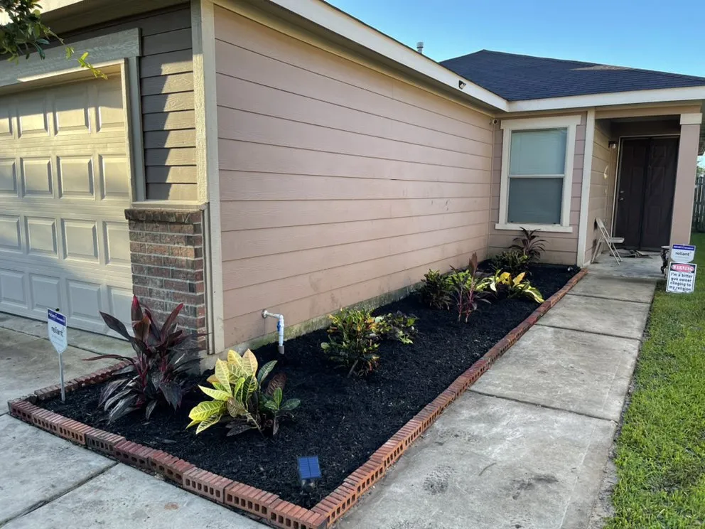 Reliable lawn mowing service in Houston, TX - Premium Landscaping