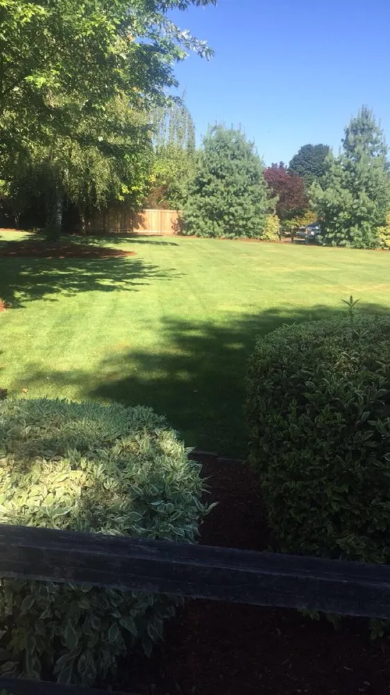 Affordable lawn care service experts serving Eugene, OR - Premium Lawn & Landscapes