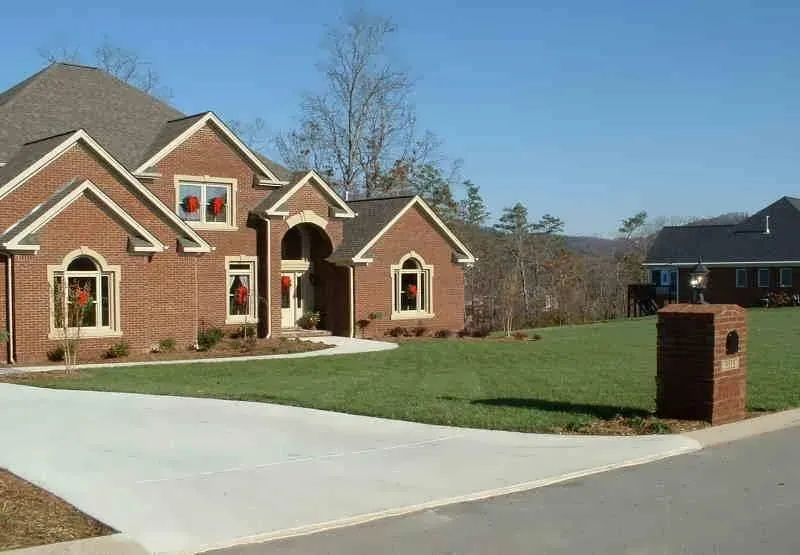 Expert lawn care service in Chattanooga, TN - Premium Lawn & Landscaping