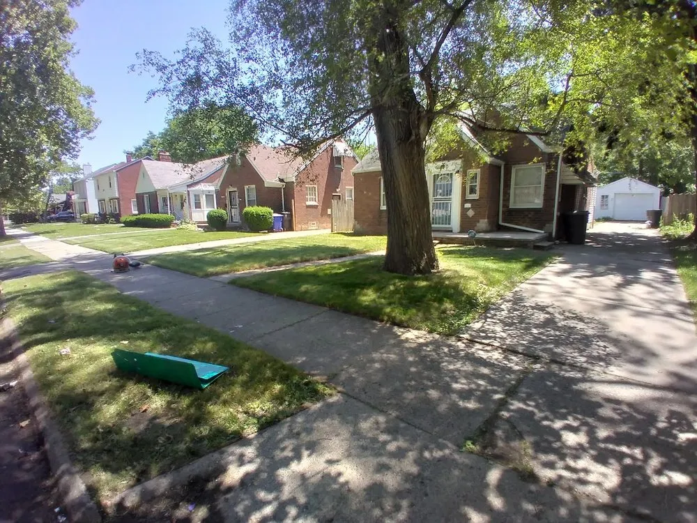 Expert yard cleanup service in Detroit, MI by Prescott's Lawn & Snow Service